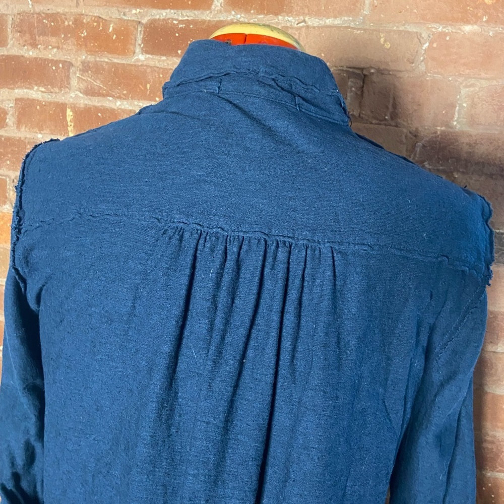 Like new-Cut Loose Relaxed Button Down in blue, S - Picture 5 of 11